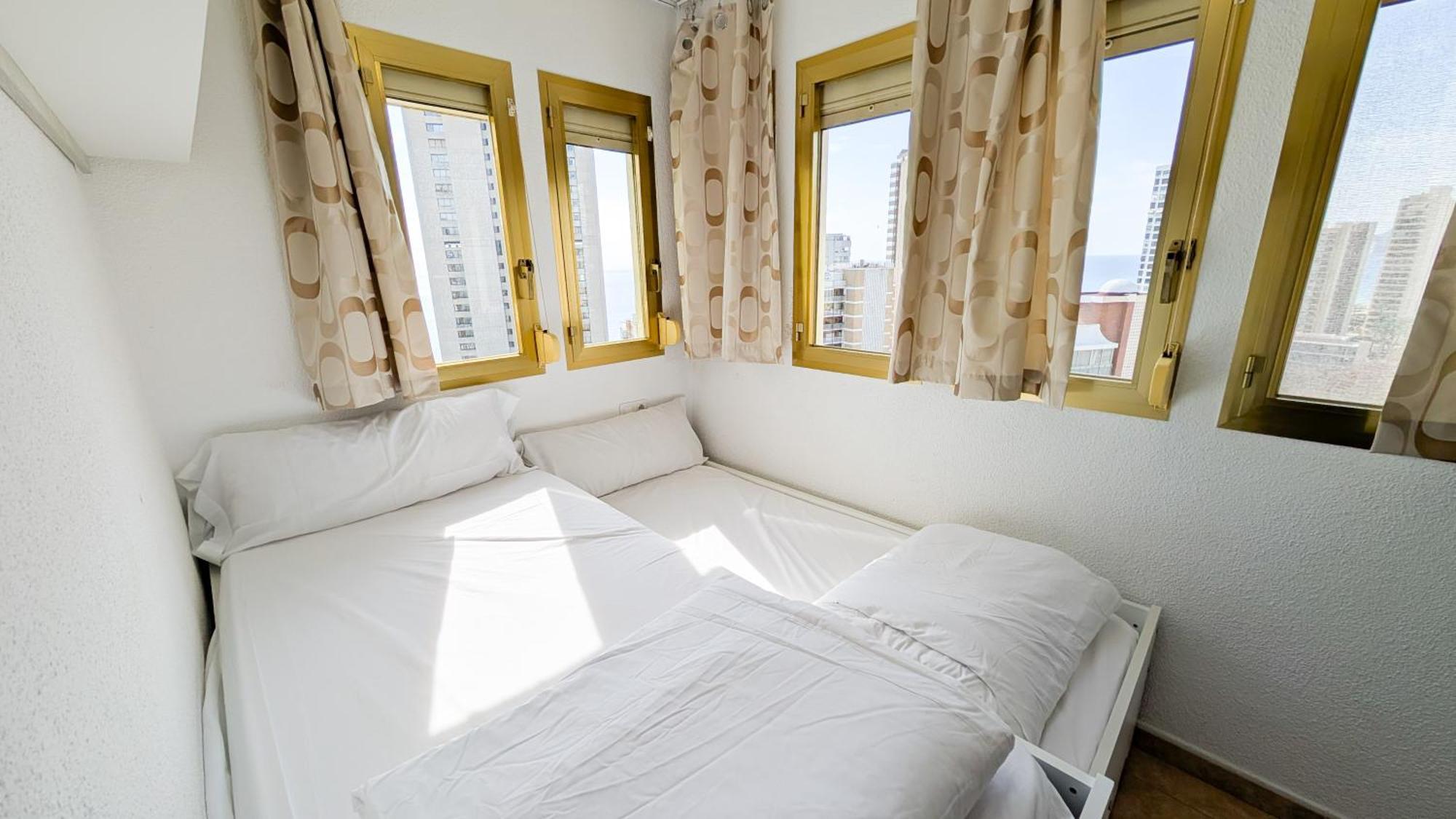 Gerona Sea View Apartments Бенидорм Екстериор снимка